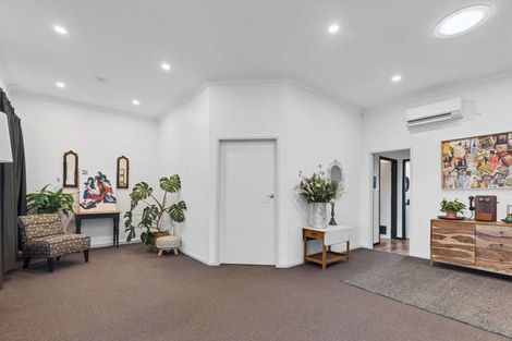 Photo of property in 373 Broadway, Stratford, 4332