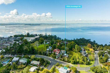 Photo of property in 2/84a Avonleigh Road, Green Bay, Auckland, 0604