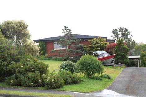 Photo of property in 72 Advene Road, Cockle Bay, Auckland, 2014
