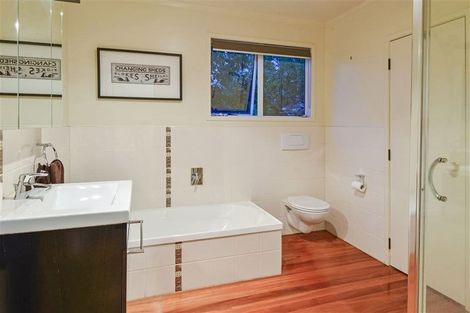 Photo of property in 15 Waiake Street, Torbay, Auckland, 0630