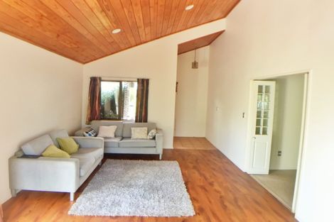 Photo of property in 4 Oystergrove Road, West Harbour, Auckland, 0618