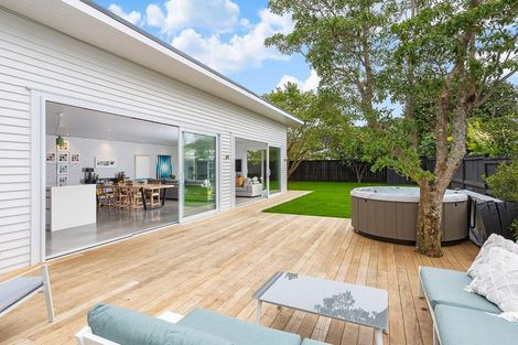 Photo of property in 438 Point Chevalier Road, Point Chevalier, Auckland, 1022