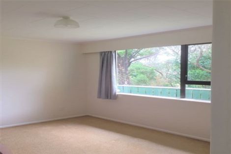 Photo of property in 2 Bancroft Terrace, Newlands, Wellington, 6037