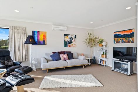 Photo of property in 27 Ian Peter Way, Otaki, 5512