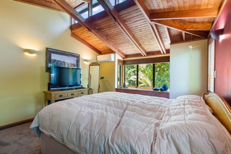 Photo of property in 50 Raymond Terrace, Northcote, Auckland, 0627