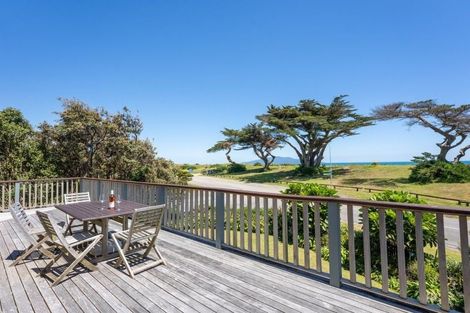 Photo of property in 2 Kitchener Street, Te Horo Beach, Otaki, 5581
