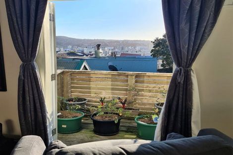 Photo of property in 73 Majoribanks Street, Mount Victoria, Wellington, 6011