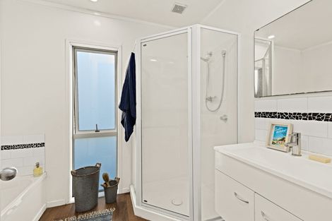 Photo of property in 3 Gazelle Avenue, Beach Haven, Auckland, 0626