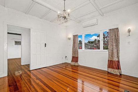 Photo of property in 16 Pasadena Avenue, Point Chevalier, Auckland, 1022