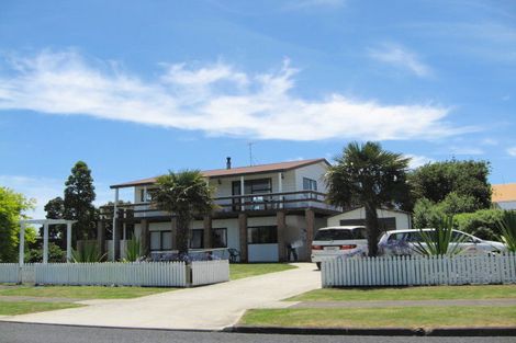 Photo of property in 19 Stella Drive, Clarks Beach, 2122