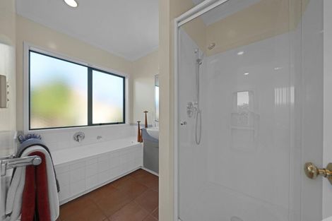 Photo of property in 3 Russett Grove, Henderson, Auckland, 0612