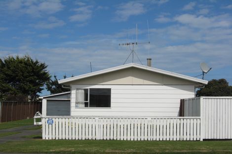 Photo of property in 26 Tongariro Street, Castlecliff, Whanganui, 4501