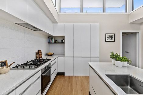 Photo of property in 2/49 Seaview Road, Castor Bay, Auckland, 0620