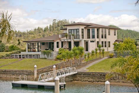 Photo of property in 10 Hei Esplanade, Whitianga, 3510