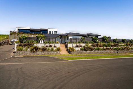 Photo of property in 4 Vardon Way, Waiwhakaiho, New Plymouth, 4312