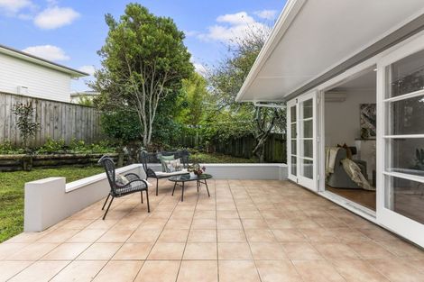 Photo of property in 19 Park Road, Glenfield, Auckland, 0629