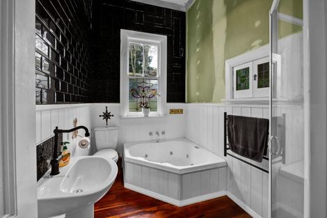 Photo of property in 194 High Street, Eltham, 4322