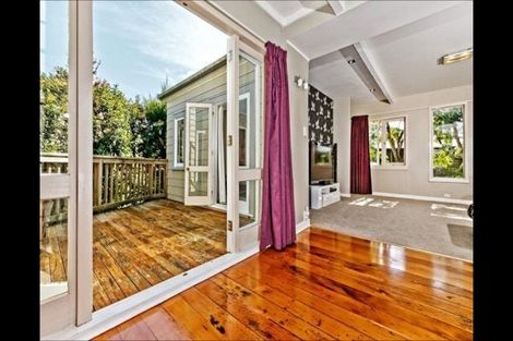 Photo of property in 2/42c Schnapper Rock Road, Schnapper Rock, Auckland, 0632
