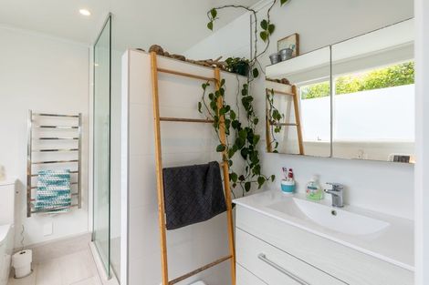 Photo of property in 40 Gill Avenue, Te Atatu Peninsula, Auckland, 0610