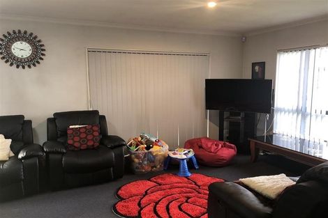 Photo of property in 33 Sun Valley Grove, Wainuiomata, Lower Hutt, 5014