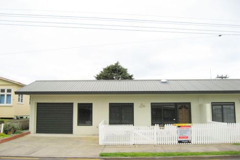 Photo of property in 2/39 Clemow Road, Fitzroy, New Plymouth, 4312