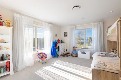 Photo of property in 33 Lewisham Park, St Albans, Christchurch, 8052