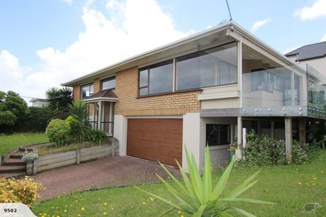 Photo of property in 2/162 East Coast Road, Forrest Hill, Auckland, 0620