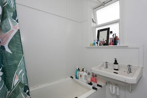 Photo of property in 18 Robert Street, Marton, 4710