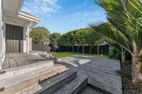Photo of property in 210 Pilkington Road, Point England, Auckland, 1072