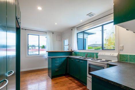 Photo of property in 12 Taipari Road, Te Atatu Peninsula, Auckland, 0610