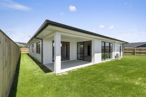 Photo of property in 10 Oak Place, Levin, 5510