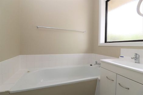 Photo of property in 52 Woolley Street, Avondale, Christchurch, 8061