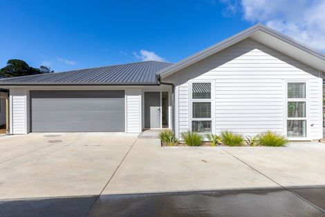 Photo of property in 37 Sycamore Grove, Lower Vogeltown, New Plymouth, 4310