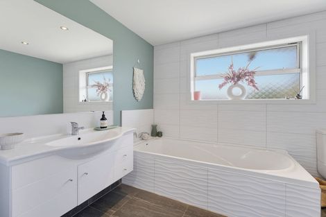 Photo of property in 12 Saffron Street, Bryndwr, Christchurch, 8053