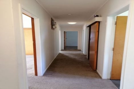 Photo of property in 37 Stewart Drive, Newlands, Wellington, 6037