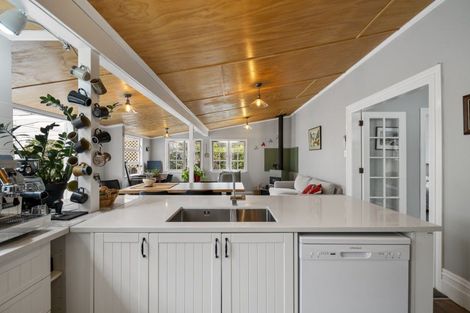 Photo of property in 89 Bridge Street, Bulls, 4818