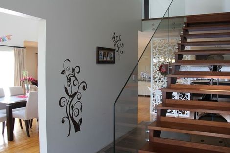 Photo of property in 3 Harrowglen Drive, Northcross, Auckland, 0632