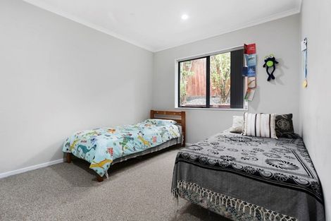 Photo of property in 16 Toledo Avenue, Henderson, Auckland, 0612