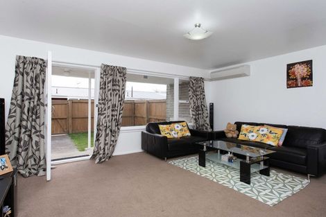 Photo of property in 2/9 Curletts Road, Sockburn, Christchurch, 8042