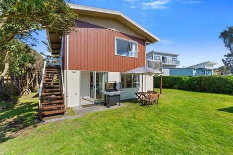 Photo of property in 70 William Street, Waikanae Beach, Waikanae, 5036