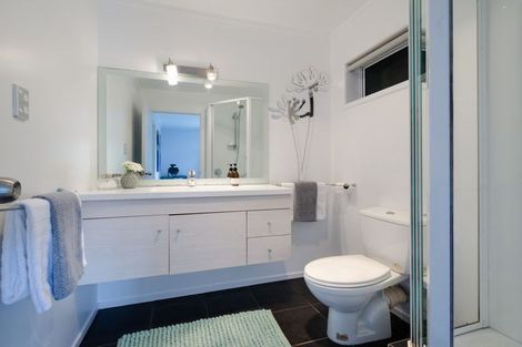 Photo of property in 59 Moontide Road, Kumeu, 0892