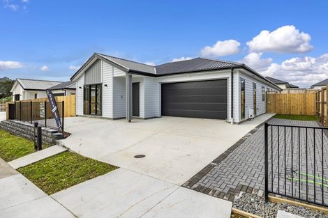 Photo of property in 13 Mcindoe Road, Kumeu, 0810
