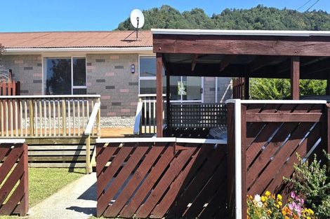 Photo of property in 46 York Street, Picton, 7220