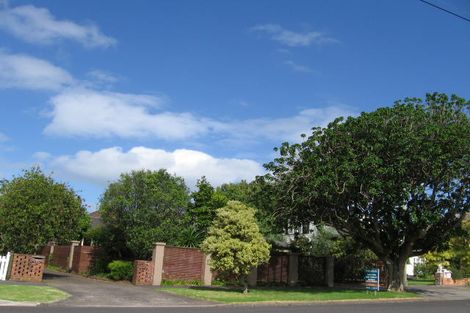 Photo of property in 2/13 Saltburn Road, Milford, Auckland, 0620