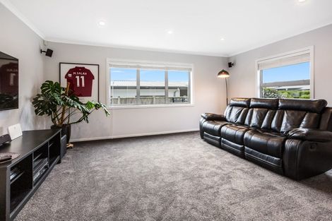 Photo of property in 17 Kepler Way, Aotea, Porirua, 5024