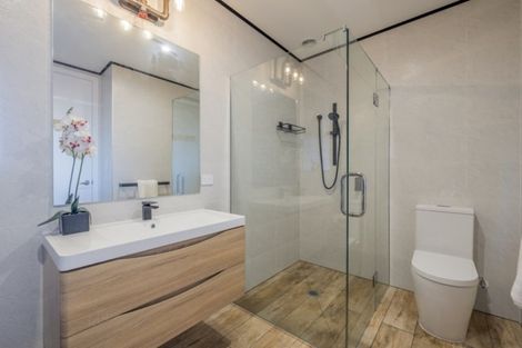 Photo of property in 1 Coutts Way, Fitzherbert, Palmerston North, 4410