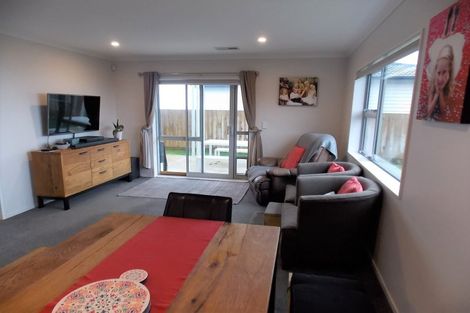 Photo of property in 35 Havana Rise, Grenada Village, Wellington, 6037