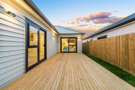 Photo of property in 25 Whakairo Crescent, Gulf Harbour, Whangaparaoa, 0930
