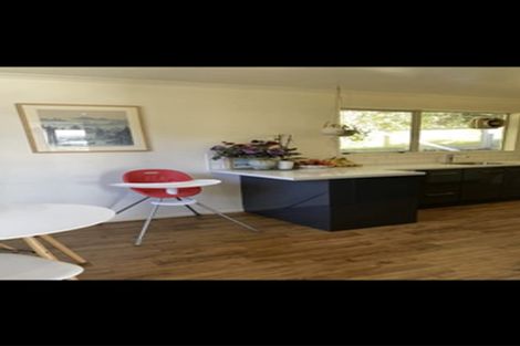 Photo of property in 3 Lomond Street, Newlands, Wellington, 6037