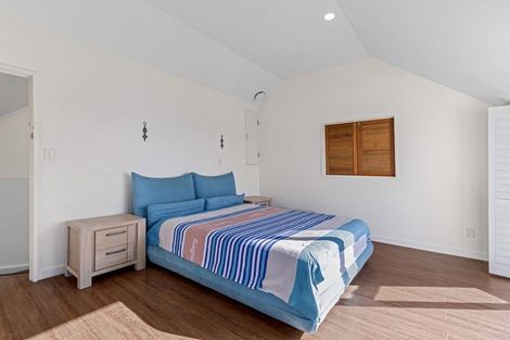 Photo of property in 1/208 East Coast Road, Forrest Hill, Auckland, 0620